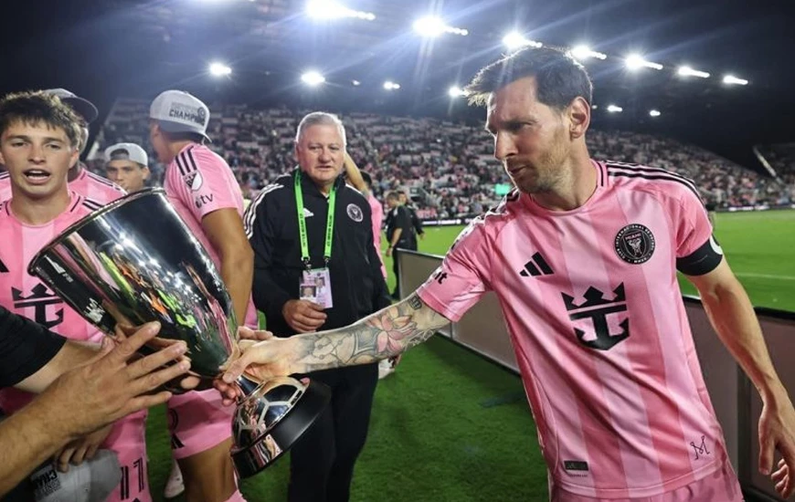 ميسي يحطم رقماً قياسياً جديداً في عالم كرة القدم